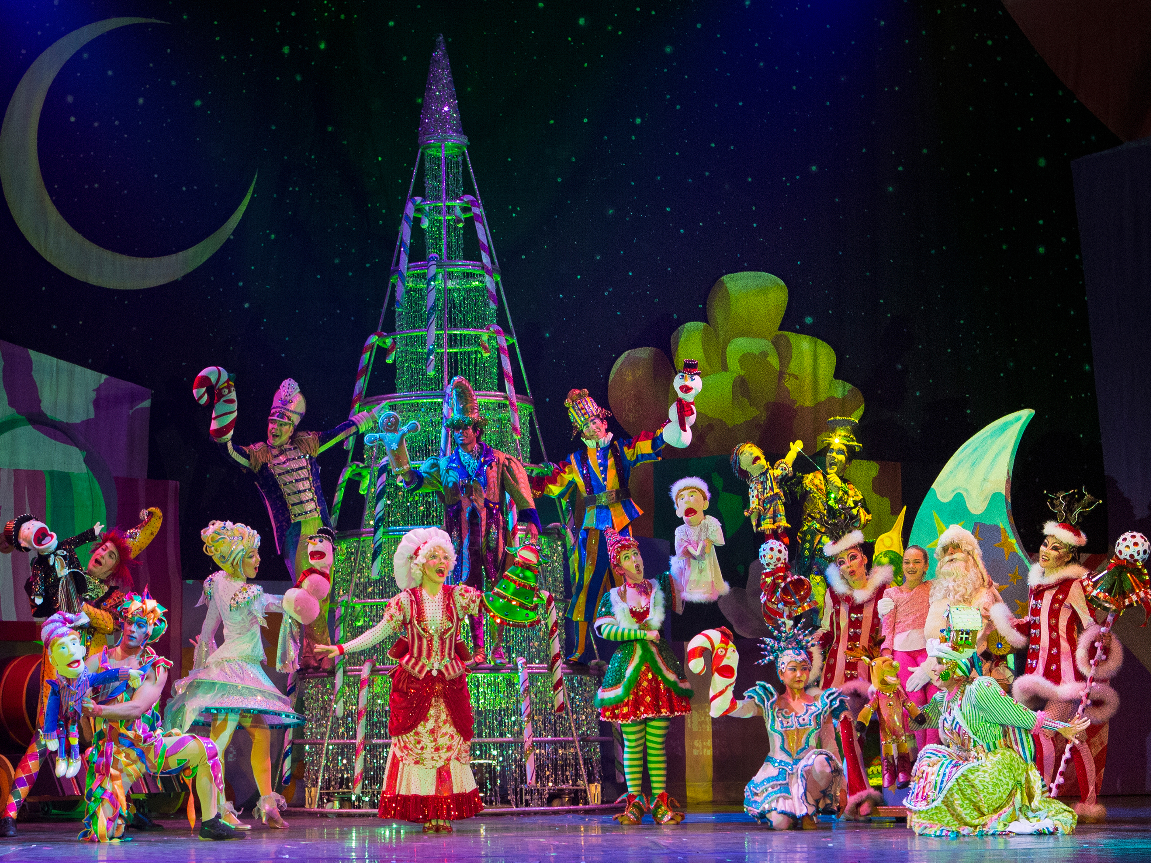Cirque Dreams Holidaze at the Kings Theatre in Brooklyn, NY. It will run for six (6) performances from November 29, 2018 – December 2, 2018.