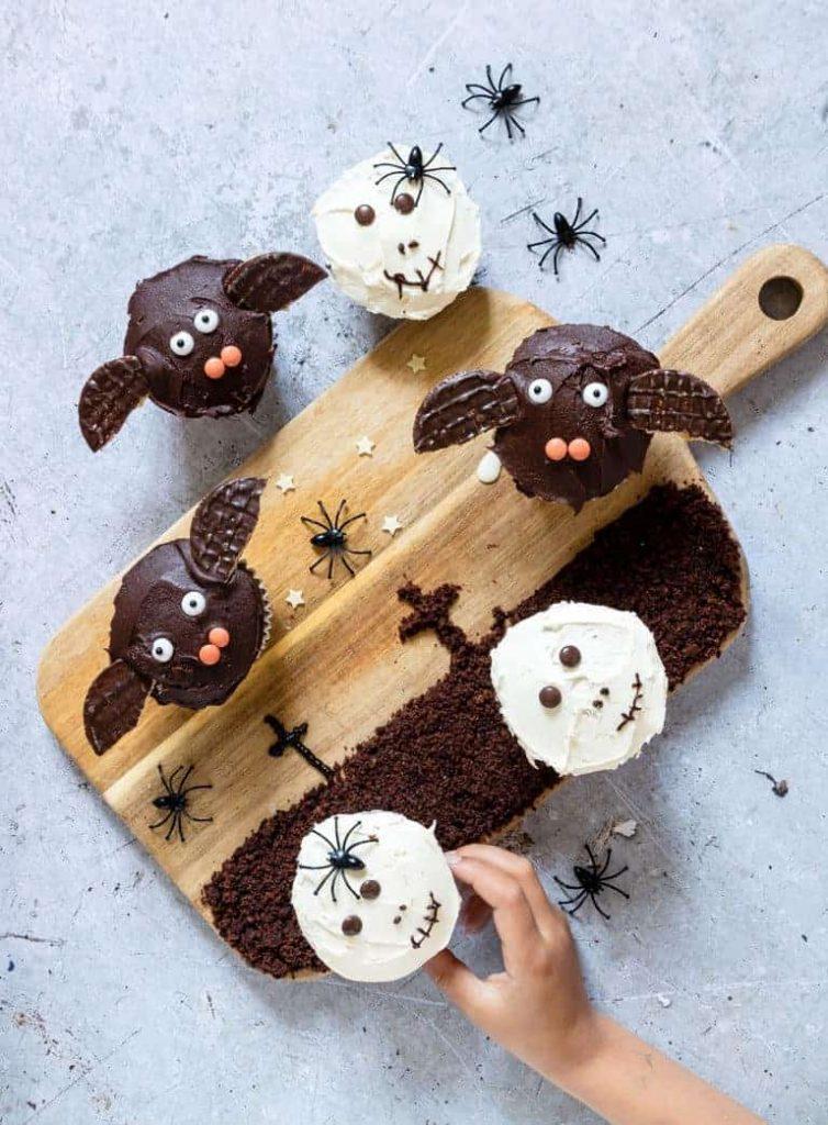 Easy halloween cupcake ideas . Bat cupcakes