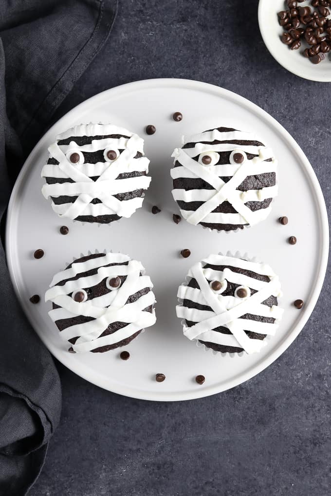 Vegan Halloween cupcake idea. Vegan Mummy cupcakes