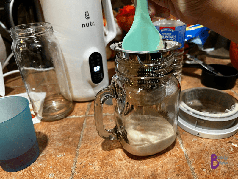 Homemade oat milk using NUTR