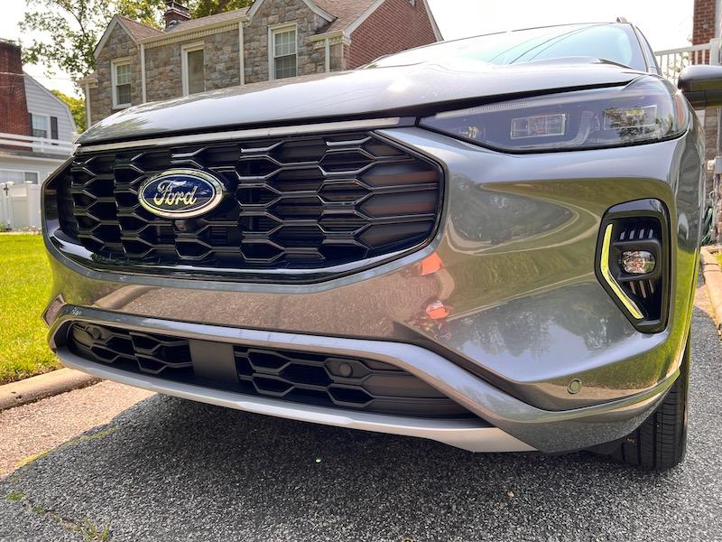Front grill features of the 2023 Ford Escape