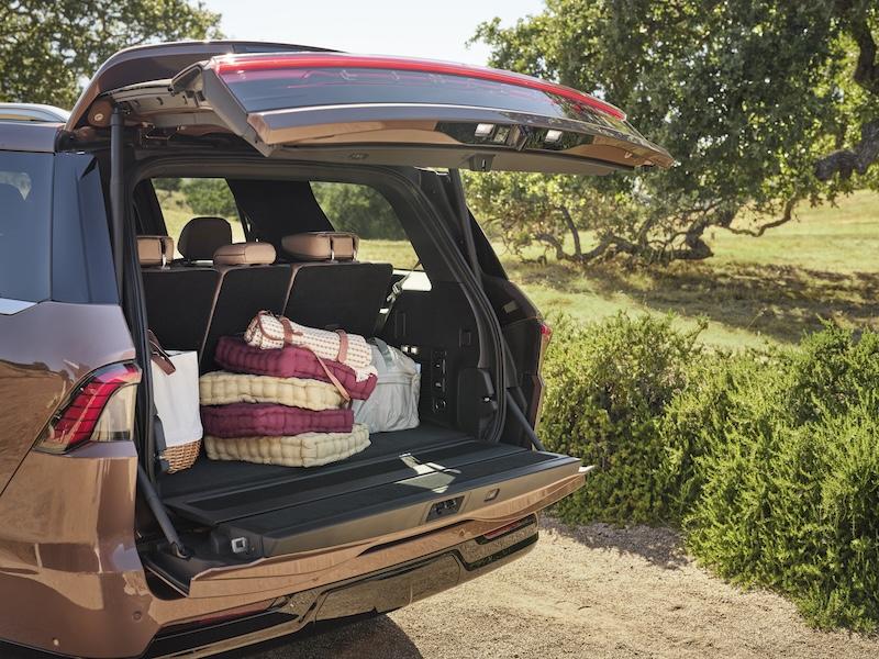 2025 Lincoln Navigator Discover the ultimate luxury SUV for family road trips: the 2025 Lincoln Navigator. Sophistication and state-of-the-art technology.