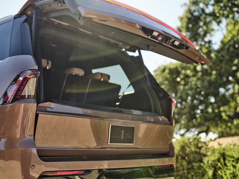 The Lincoln Split Gate makes loading up a breeze. The top half opens like a traditional liftgate while the bottom portion folds down, so you don’t have to worry about things spilling out when you open the back.